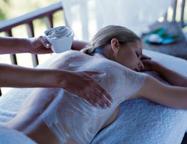 Dermanova - Kako lečiti akne na leđima - Wannabe Magazine